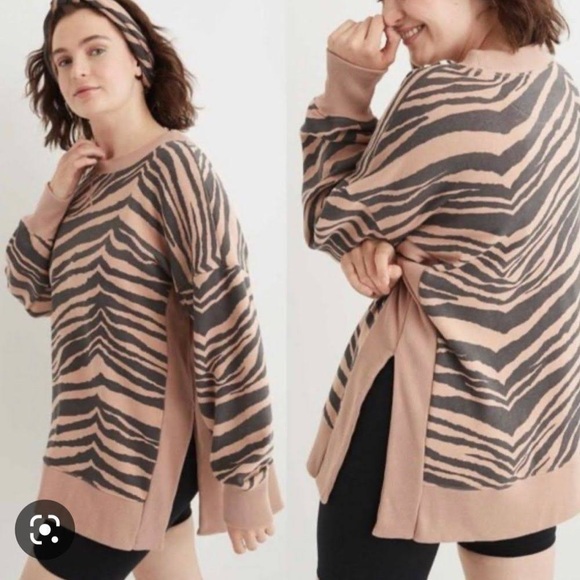 aerie Tops - Aerie Oversized Split Hem Animal Print Sweatshirt Perfect With Black Leggings